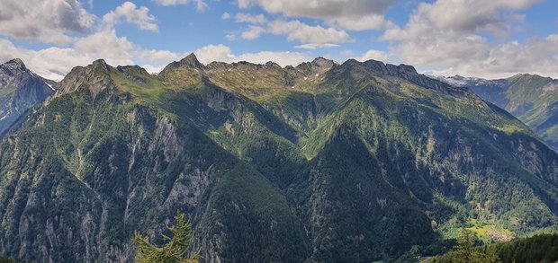 Bergpanorama oberhalb von Fusio